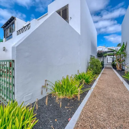 Дом отдыха Casa Ondina - 500m To The By Lanzarote Пуэрто дель Кармен